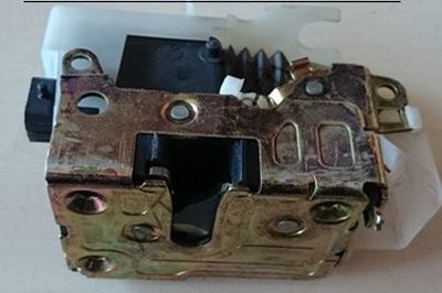 SAG ARKA KAPI KILIDI (E)